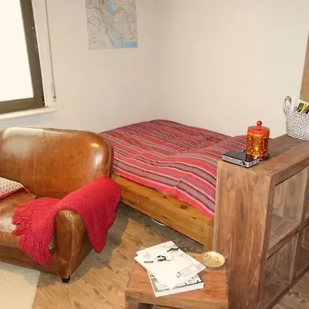 Cosy Steps From Train Station Appartement *