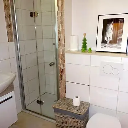 Cosy Steps From Train Station Appartement